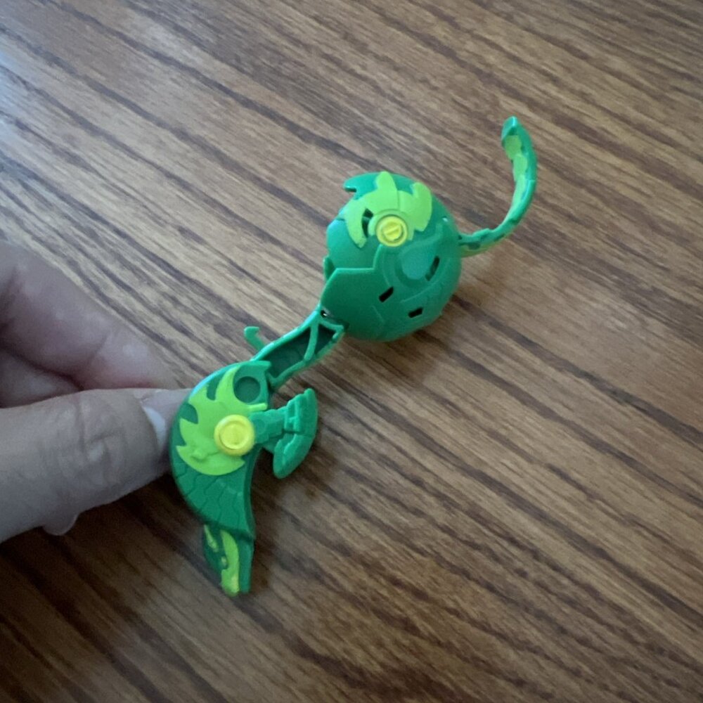 BAKUGAN Battle Planet VENTUS "PHAEDRUS" B300 2 Bakucores